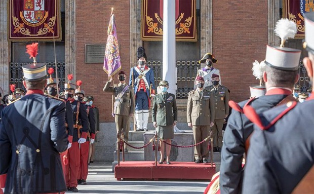 La general Aramendía ha presidido el relevo