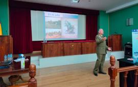 El coronel Aguado durante la conferencia