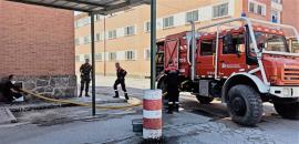 Los bomberos toman agua en el acuartelamiento