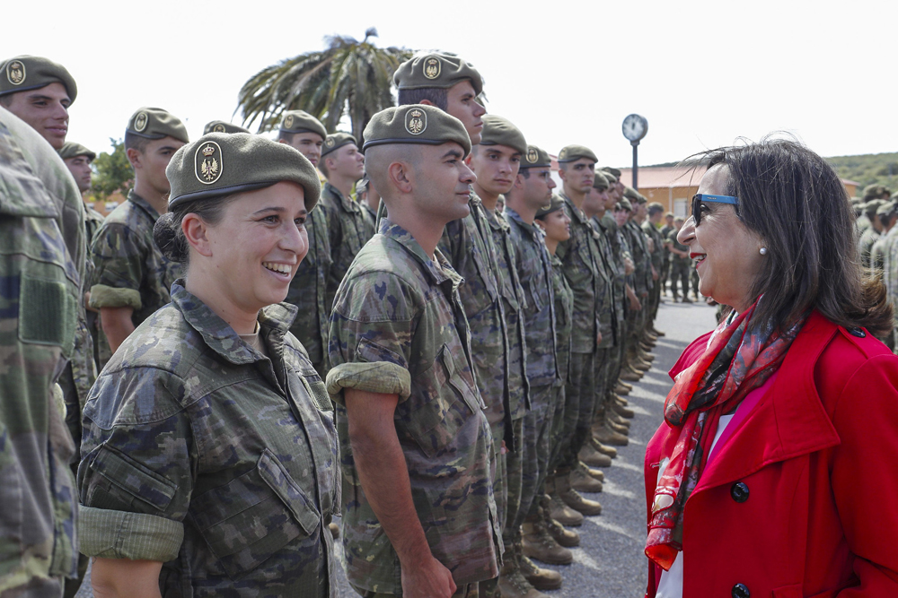 La ministra con los alumnos en formación 