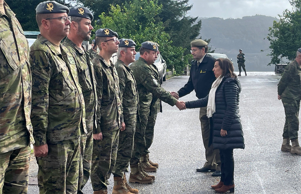  La ministra de Defensa y el JEME visitan a la Brigada 'Galicia' VII