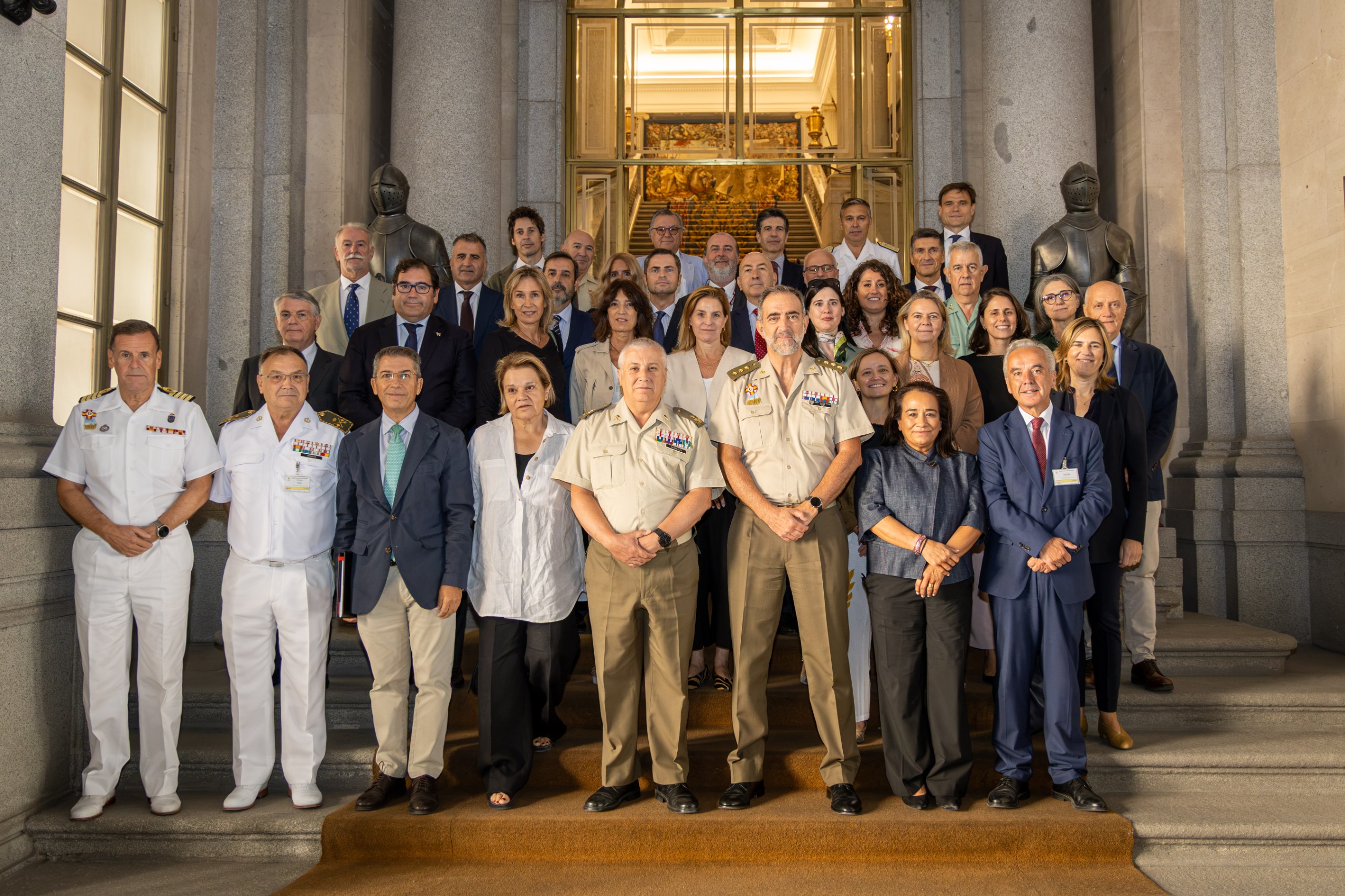 Alumnos del Curso de Defensa Nacional visitan el Cuartel General del Ejército de Tierra