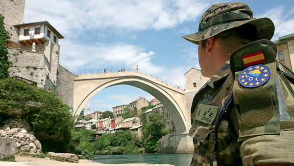 El Stari Most (Puente Viejo), en la ciudad de Mostar, es el símbolo de la reconstrucción de un país