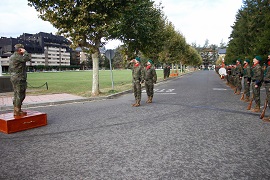 Recibiendo Honores de ordenanza