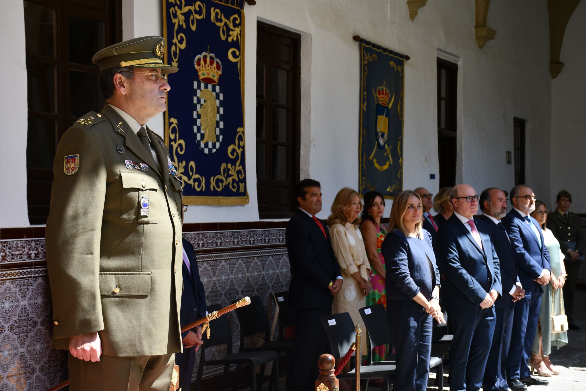 El JEME preside el acto de imposición de la Cruz Militar con Distintivo Blanco en Granada