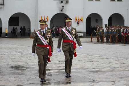 El JEME preside los actos de Santa Bárbara, Patrona de Artillería, en el Acuartelamiento de "Fuencarral"