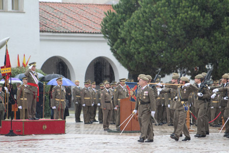 El JEME preside los actos de Santa Bárbara, Patrona de Artillería, en el Acuartelamiento de "Fuencarral"