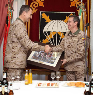 El Príncipe celebra su 46 cumpleaños con la Brigada Paracaidista