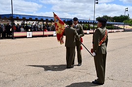 Entrega del Guion de la Brigada XI.