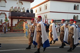 Desfile ante las autoridades.
