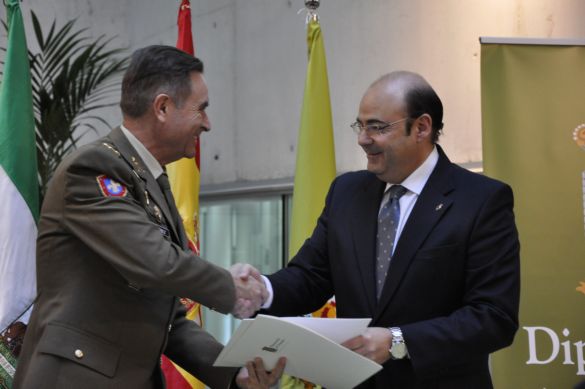 Teniente General Jefe del MADOC y Presidente de la Diputación de Granada. Foto:OCPMADOC