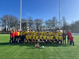 Selección militar de Rugby con el trofeo