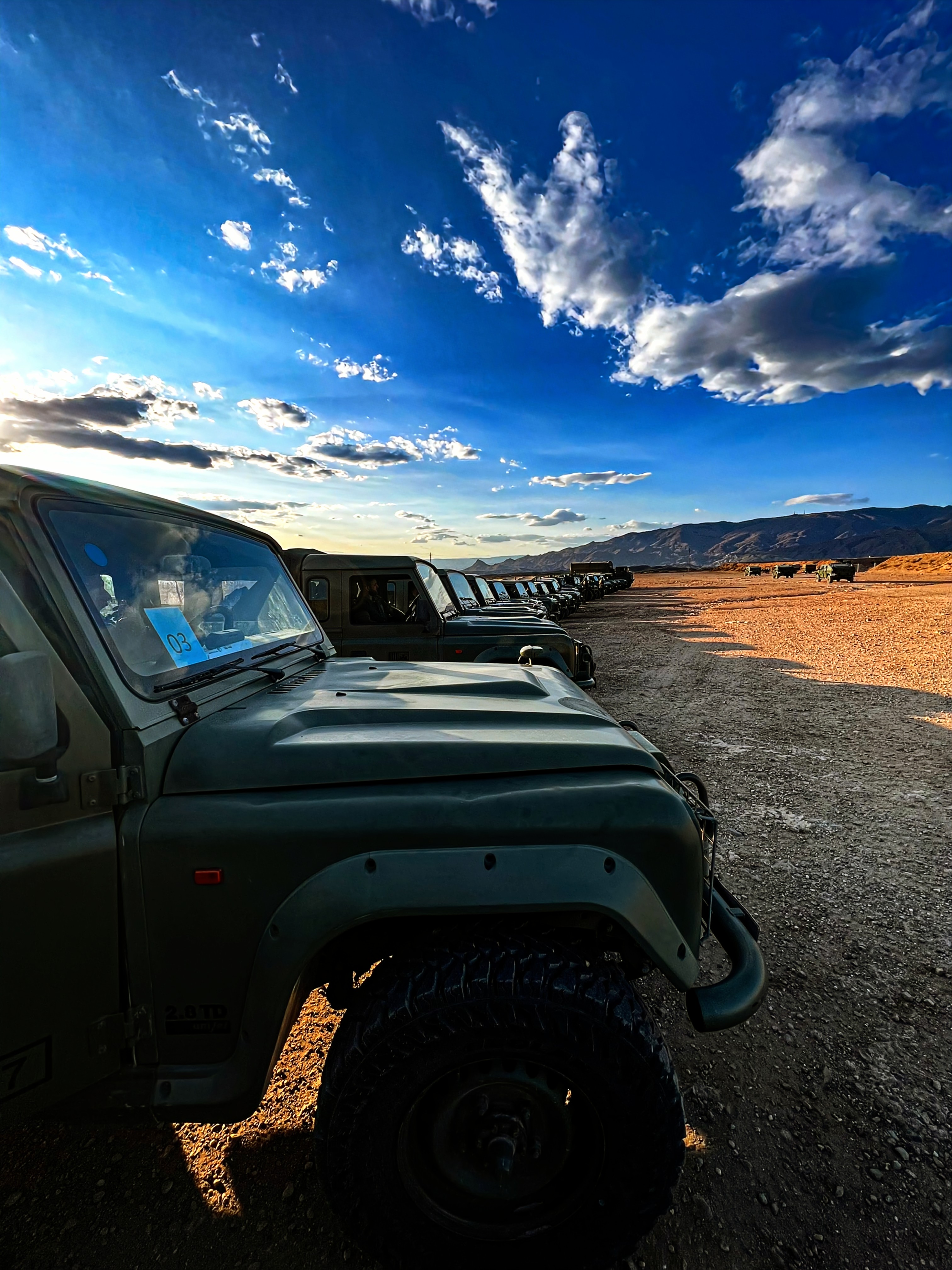 ZONA DE ESPERA EN EL CAMPO DE MANIOBRAS DE VIATOR (ALMERÍA)