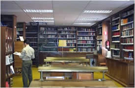 Entrada a la Biblioteca