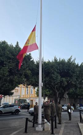 Arriado de la Enseña Nacional