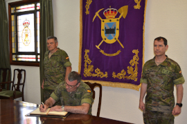 Firma del Libro de honor del BZ XVI