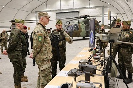 General Grynkewich visita a la MN BG TF SVK liderado por España