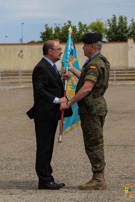 Presidente Gobierno de Aragón entrega el Guión (Foto:Ofcom BRI I)