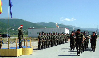 El General Bergmann, jefe de la Brigada Multinacional Sudoeste, visita la base 'España'