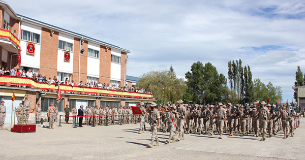 Desfile de la Cía en el acto de despedida