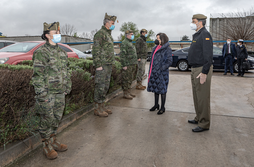 La ministra de Defensa reconoce el trabajo del Parque y Centro de Intendencia en el envío de material a Ucrania