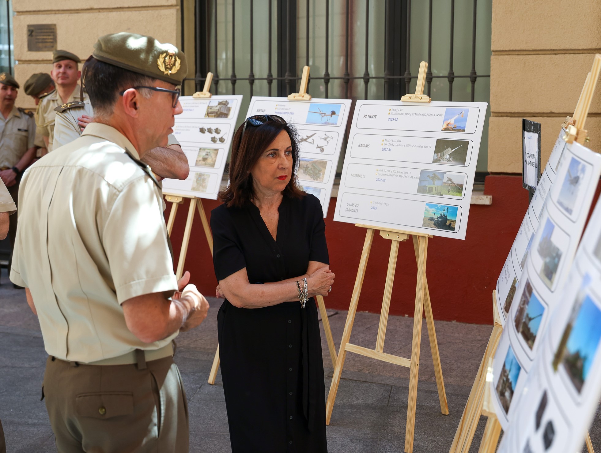 La ministra en la exposición estática 