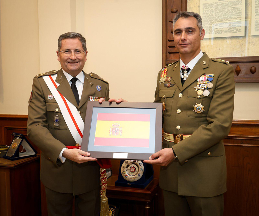 El JEME con el Coronel Director de la ESPOL