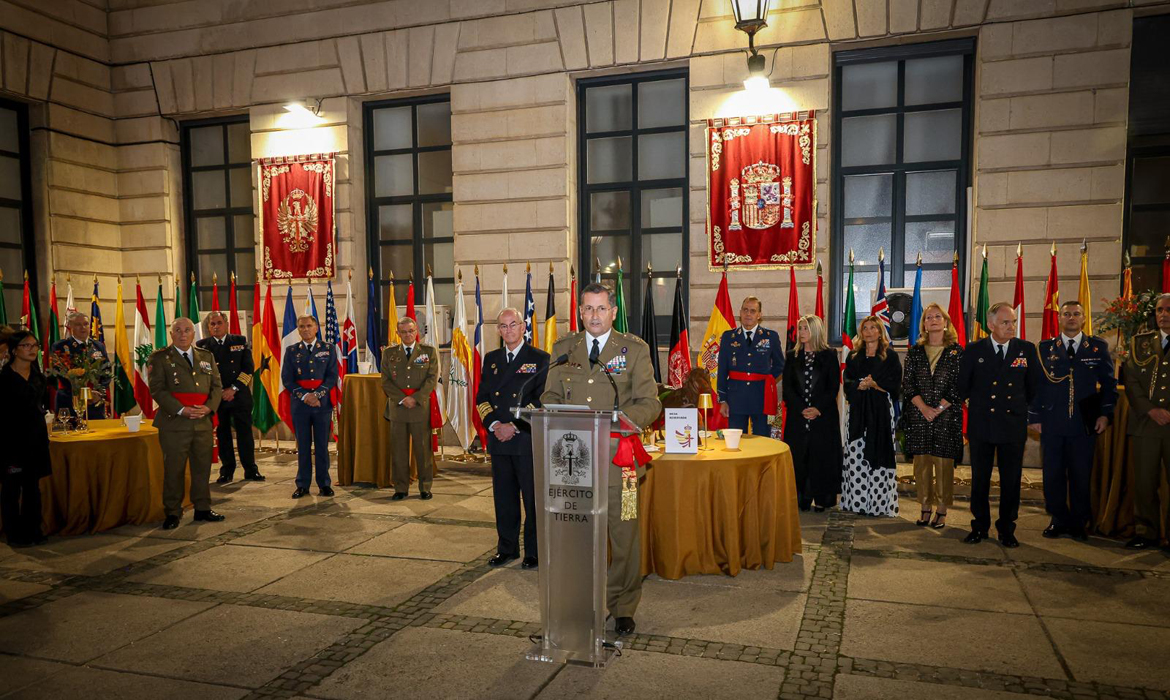 Recepción de los agregados acreditados en España en el Cuartel General del Ejército