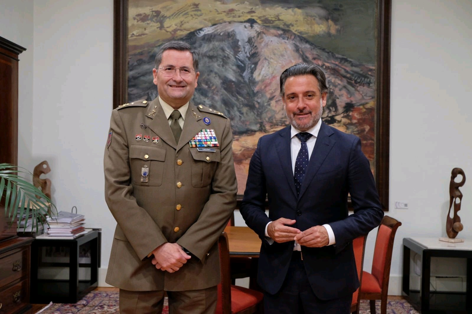 El JEME con el Presidente del Parlamento Canario