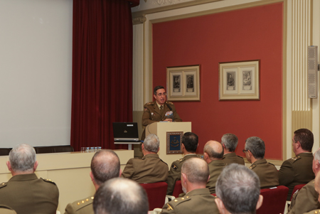 Reunión con el personal militar destinado fuera de la estructura del Ejército de Tierra