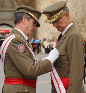 Entrega de condecoraciones