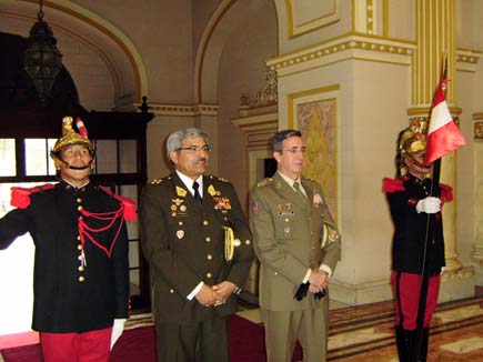 Visita institucional del JEME general de ejército Jaime Domínguez Buj a los Ejércitos de Brasil, Perú y Chile