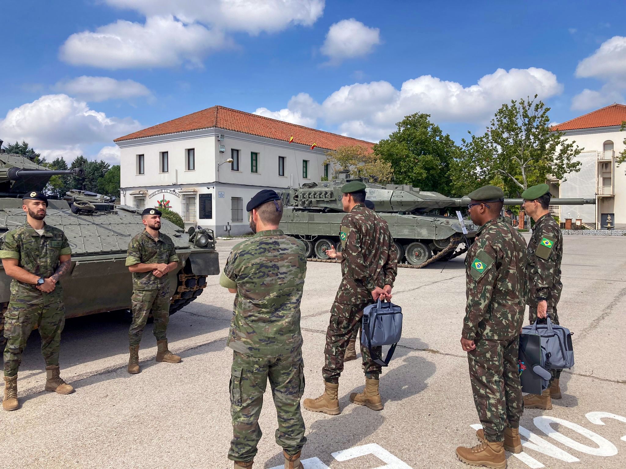 Una delegación del Centro de Comunicación Social del Estado Maior do Exército Brasileño ha realizado una visita oficial a España