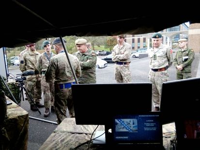 Viaje a Gran Bretaña y reunión de trabajo con su homólogo del Ejército británico General Sir Nicholas Carter.