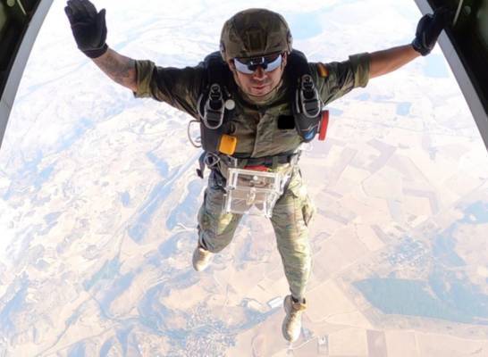 El Cristo de la Buena Muerte acompaña desde lo más alto a los legionarios en el aniversario del Centenario de La Legión