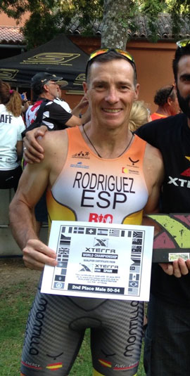 El Subteniente con el trofeo.