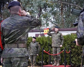 Gral. jefe Div. Castillejos recibiendo honores.