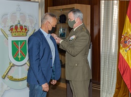 imposición de insignia Embajador Marca Ejército