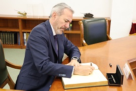 Firma del libro de honor