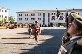 El comandante general pasando revista a la fuerza formada