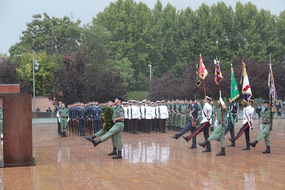 Momento del actro de homenaje a los caídos