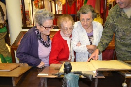 Nuestros mayores visitan el GREG 52