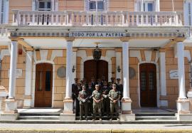 Foto de Grupo con los alfereces cadetes