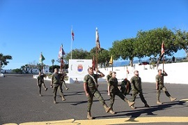 Guiones y banderines de la Unidad. (Foto:Soldado Trujillo Montelongo.)