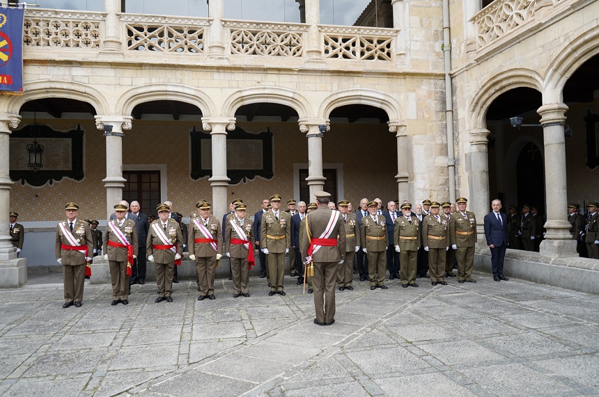 2 TG Campo Loarte presidiendo el acto
