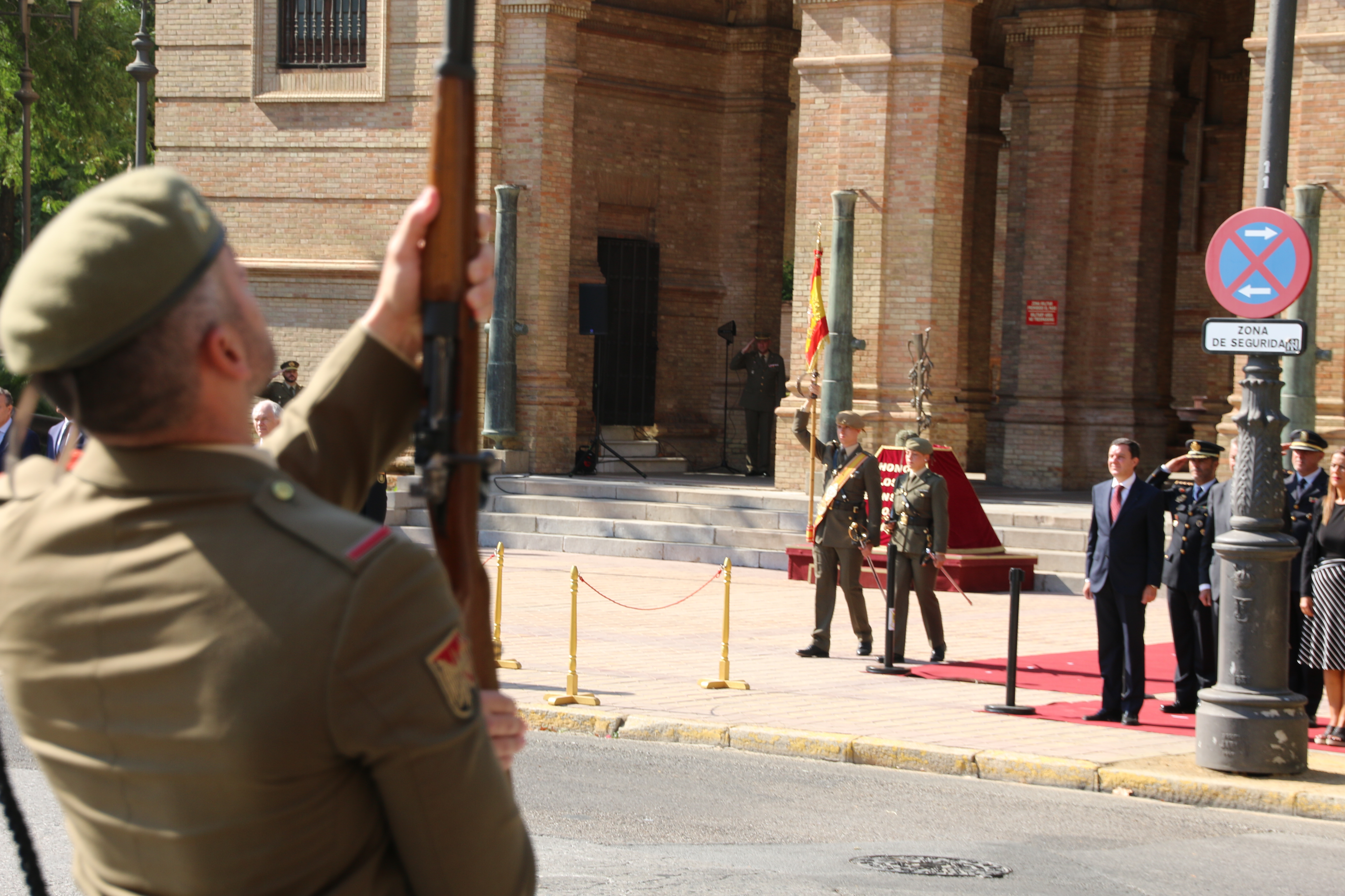 Incorporación del Estandarte a la formación.