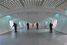 Acceso a parking al aeropuerto de Loiu