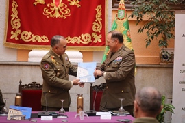 Entrega del libro de DIRACLOG a COMIL