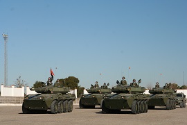 Vehículo participando en una Parada Militar