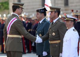 El Príncipe en la imposición de condecoraciones